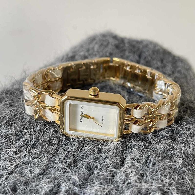 Small Fragrant Wind Square Women’s Watch – Vintage Chain Woven Band Fashion Wristwatch